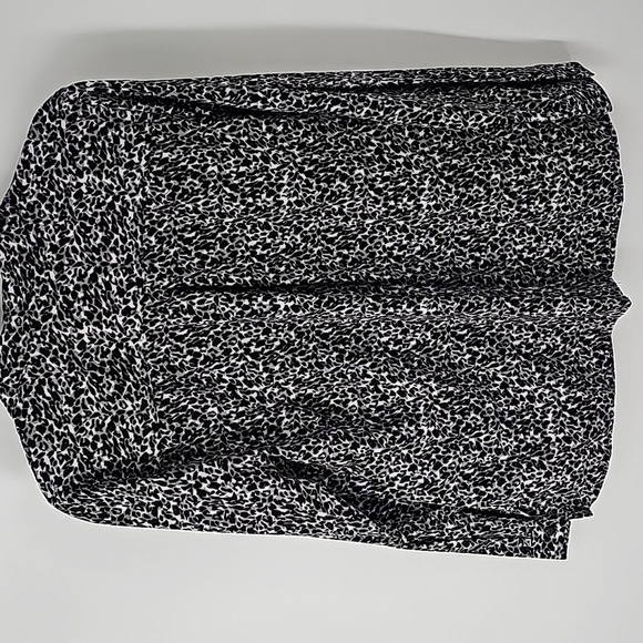 Notations Gray & Black Leopard Print Button Front Blouse wFront Pockets & Slits - Picture 10 of 16